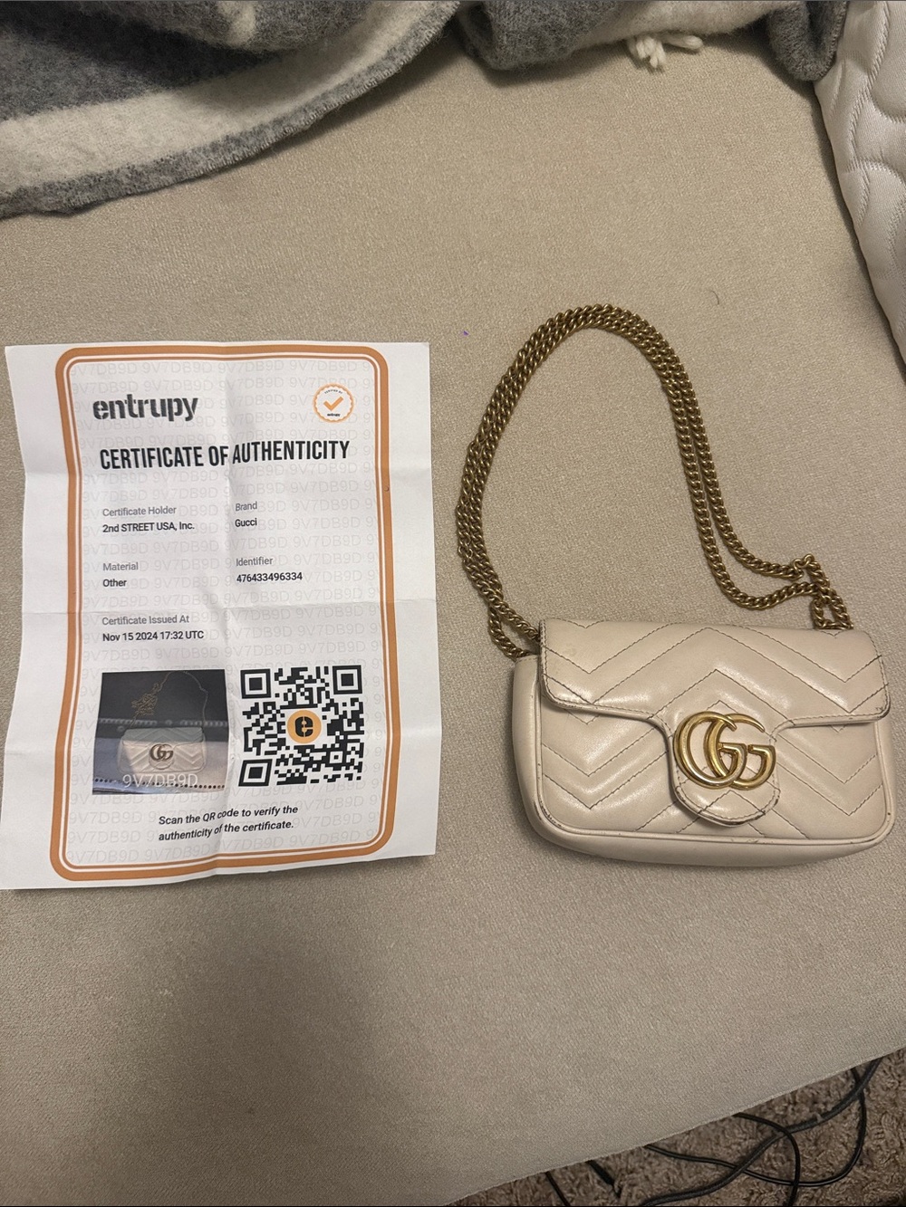 Gucci Super Mini Marmont Matelassé Crossbody in Light Cream with Gold Hardware - Picture 2 of 12